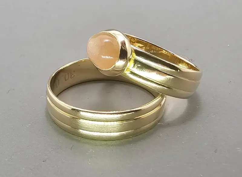 Goldene Trauringe, umgearbeitet aus alten Erbstücken