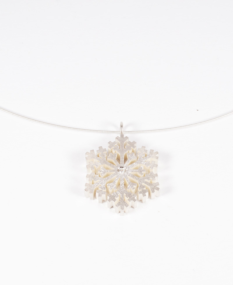 Silberne Schneeflocke Anhänger gross mit Brillant