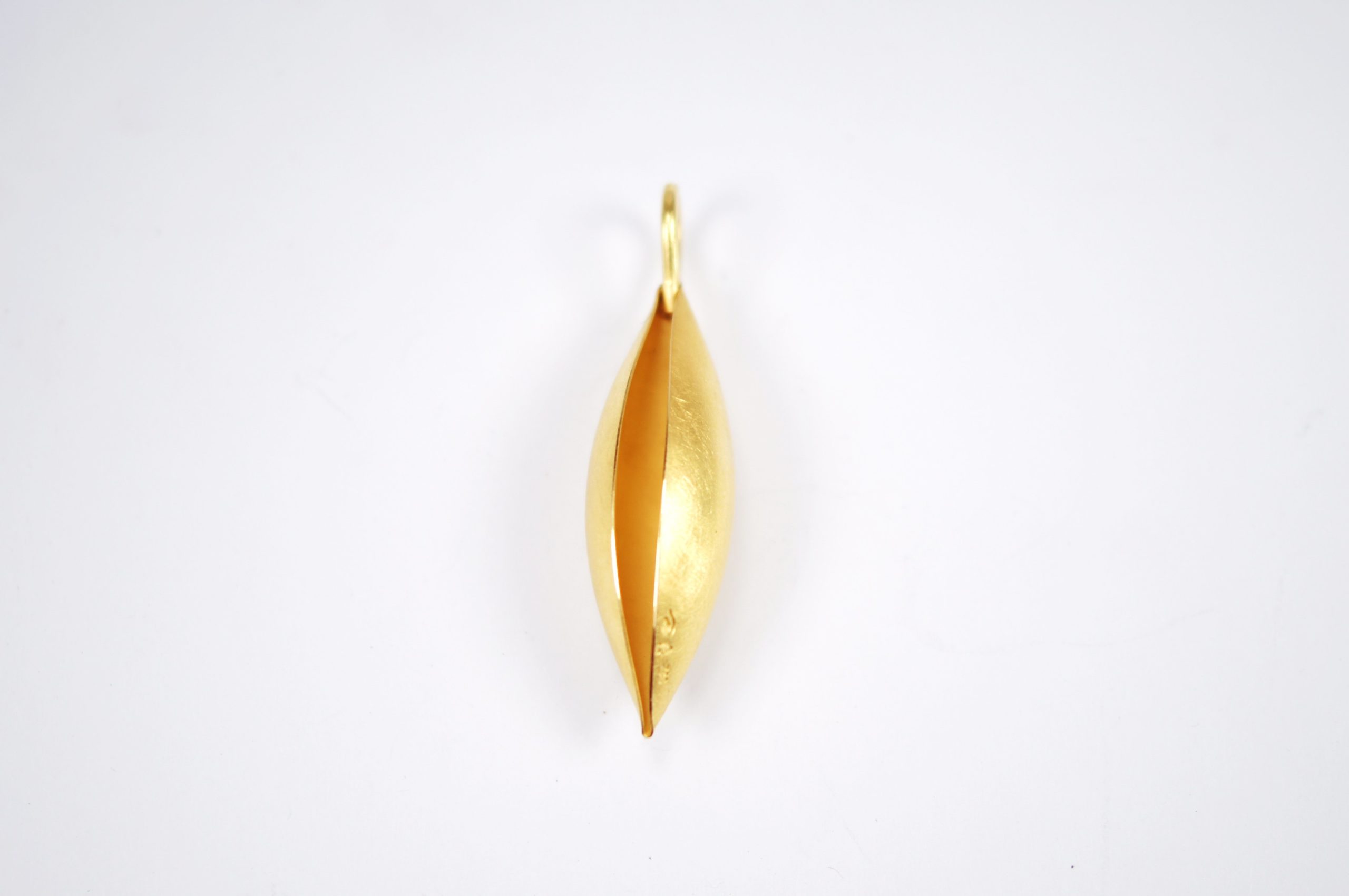Goldene Kokon -Anhänger – Bild 4