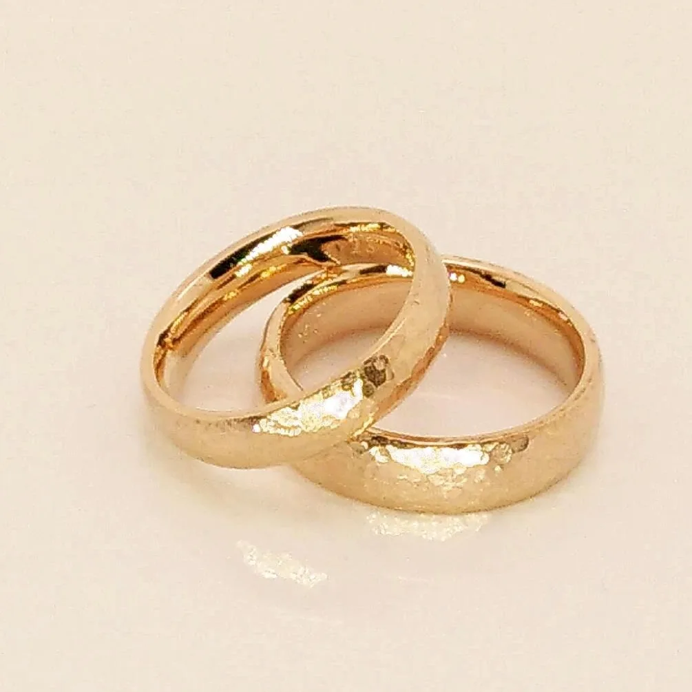 Gelbgold mit poliertem Hammerschlag