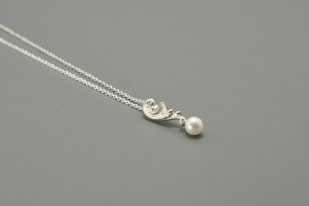 Akanthus Anhänger Silber mit Perle