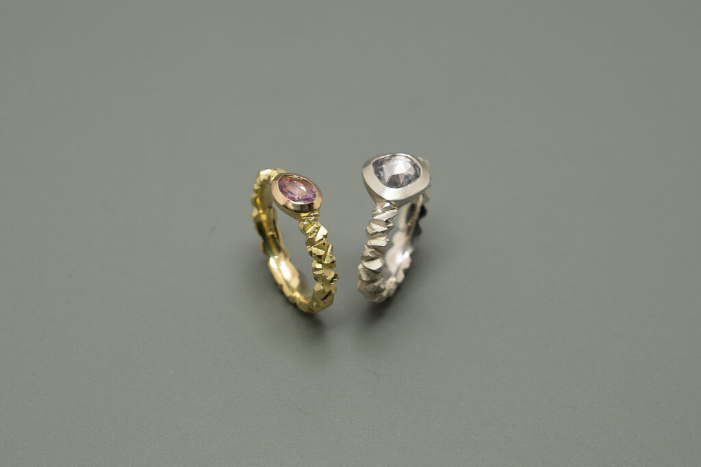 the rock Ring Gold mit pink Saphir