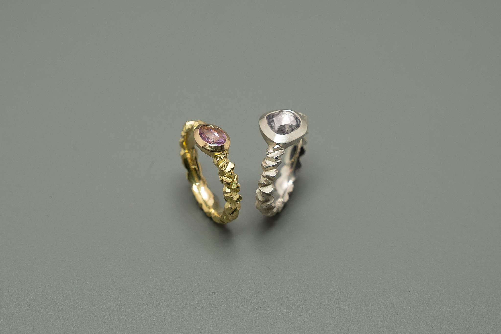 the rock Ring Gold mit pink Saphir